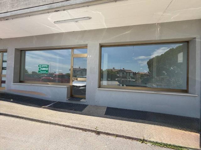 Locale commerciale in affitto a Dignano