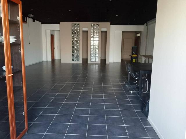 Locale commerciale in affitto a Empoli