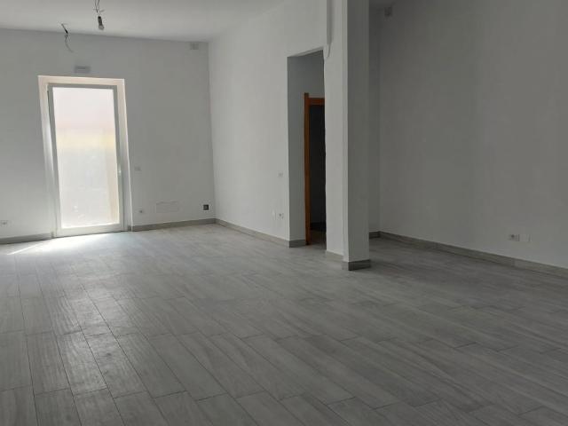 LOCALE COMMERCIALE in AFFITTO a EMPOLI