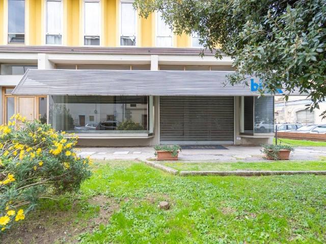 Locale commerciale in affitto a Empoli