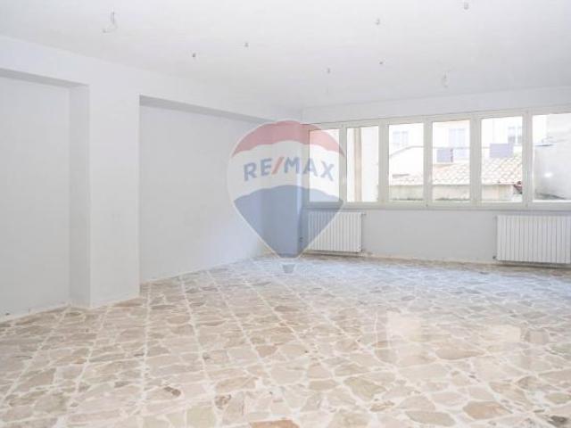 Locale Commerciale in affitto a Enna