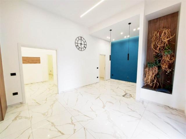 Locale commerciale in affitto a Frattamaggiore