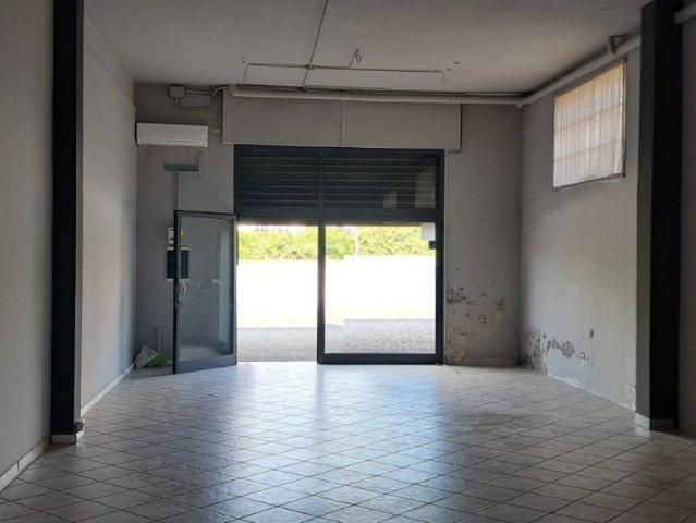 Negozio in affitto a Frosinone