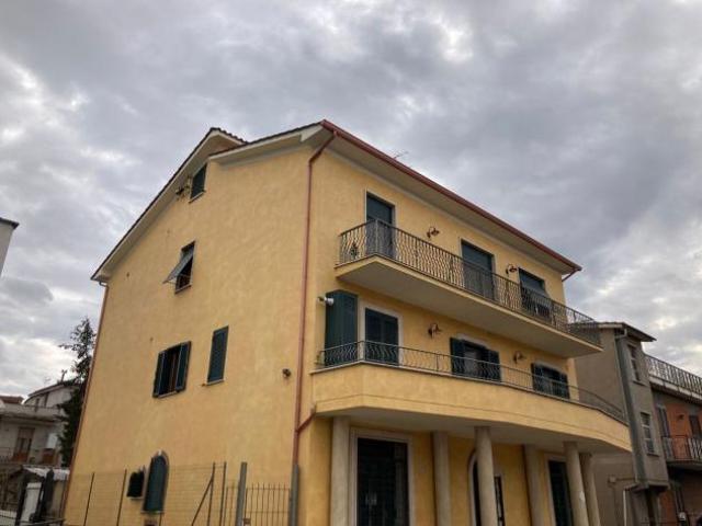 Locale commerciale in affitto a Guidonia Montecelio