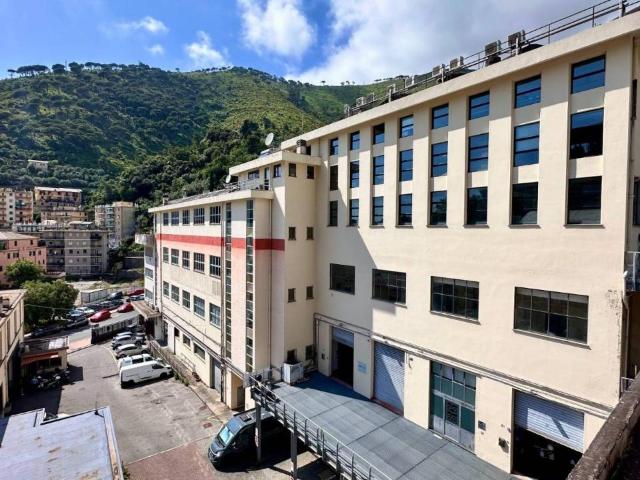 Locale commerciale in affitto a Genova