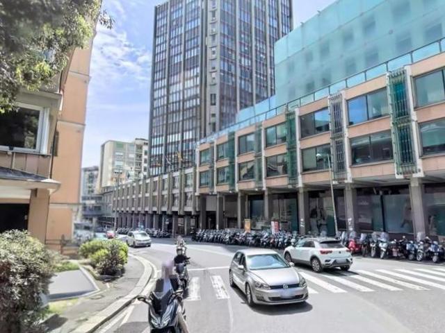 Locale commerciale in affitto a Genova