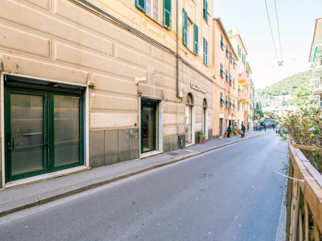 Locale commerciale in affitto a Genova