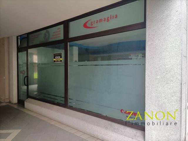 Locale commerciale in affitto a Gorizia, Centrale Corsi