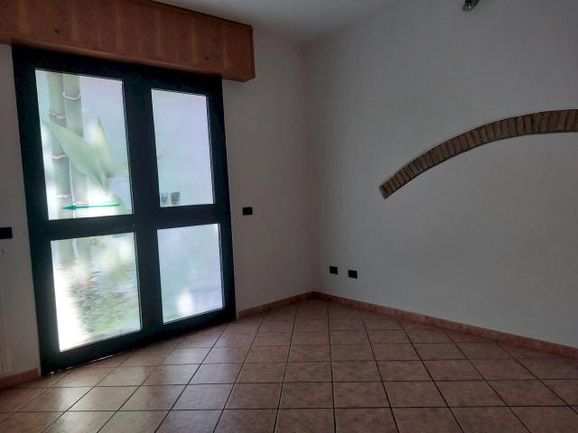 Locale commerciale in affitto a Imola