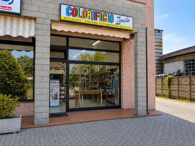 Locale commerciale in affitto a Ispra