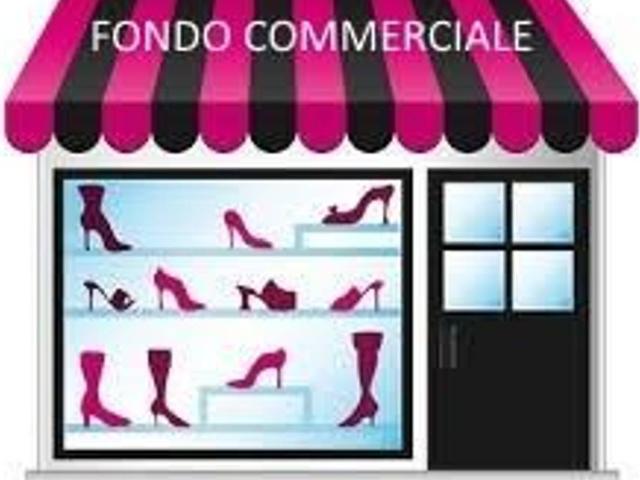 Locale commerciale in affitto a Lucca