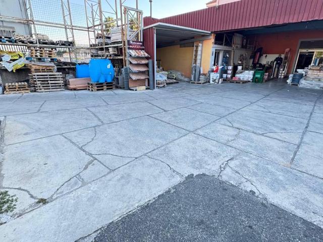 Locale commerciale in affitto a Lamezia Terme