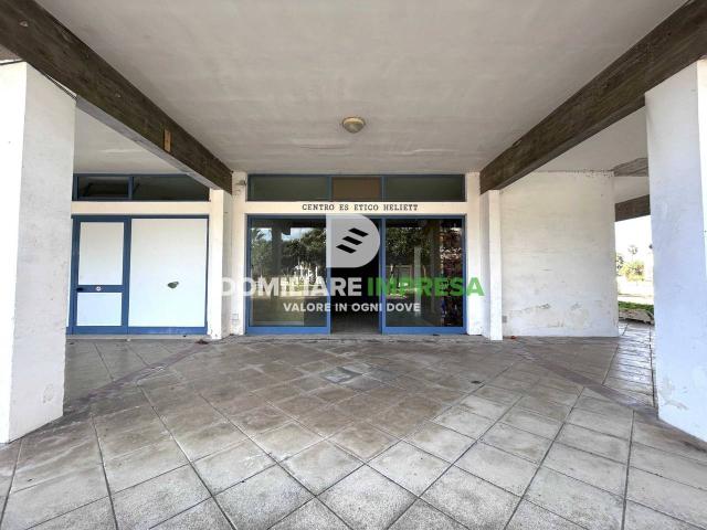 Locale commerciale in affitto a Lecce