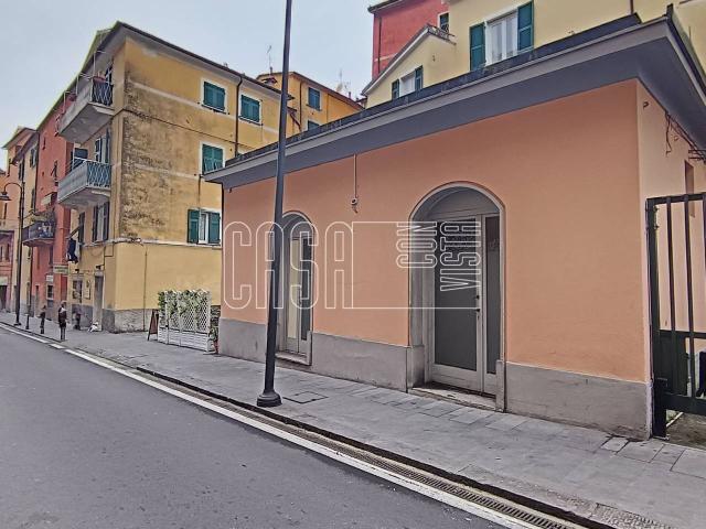 Locale commerciale in affitto a Lerici