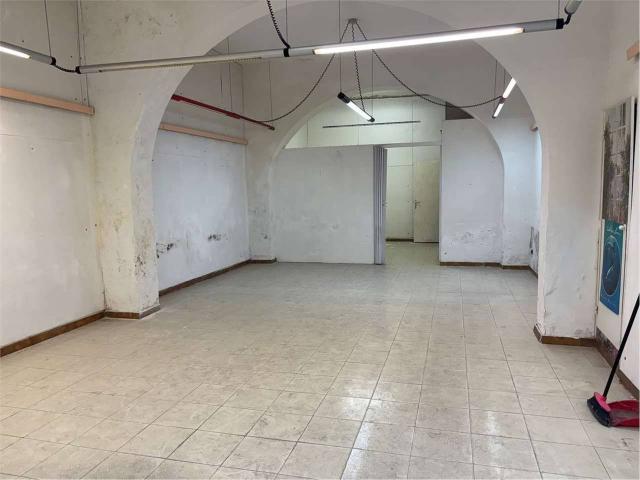 Locale commerciale in affitto a Livorno
