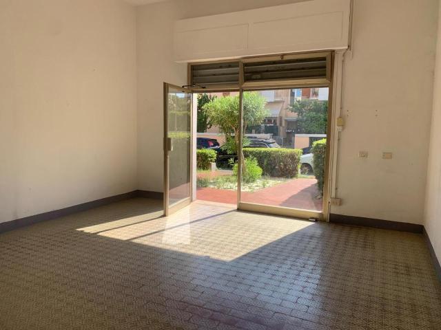 Locale commerciale in affitto a Livorno