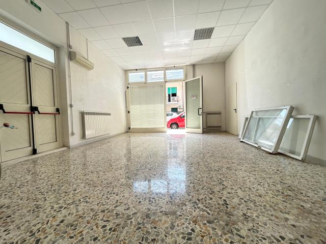 Locale commerciale in affitto a Pescara