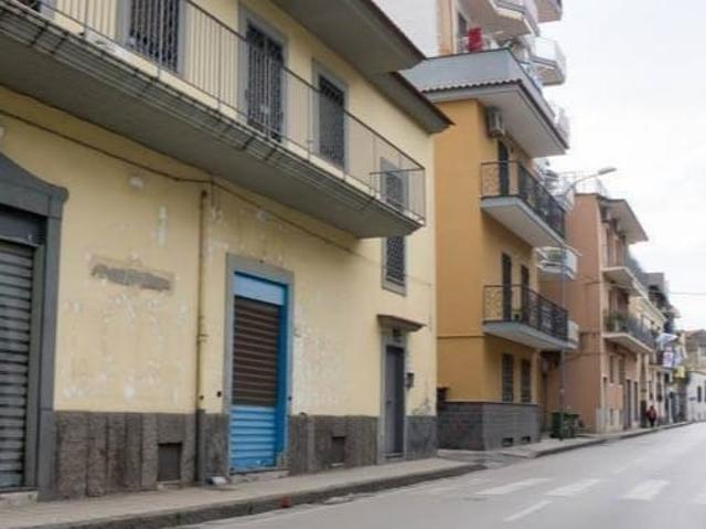LOCALE COMMERCIALE in AFFITTO a POMIGLIANO D'ARCO