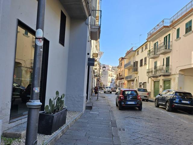 locale commerciale in affitto a Pomigliano d'Arco