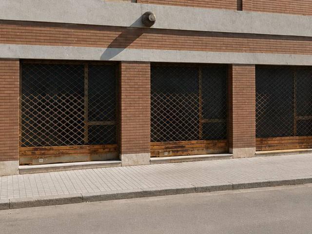 Locale commerciale in affitto a Pontedera