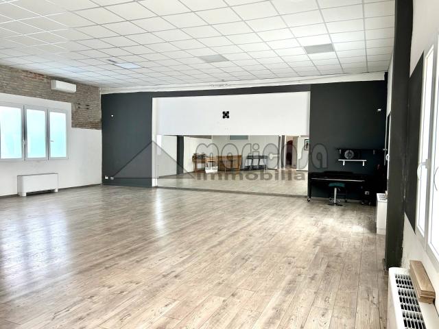 Locale commerciale in affitto a Portomaggiore