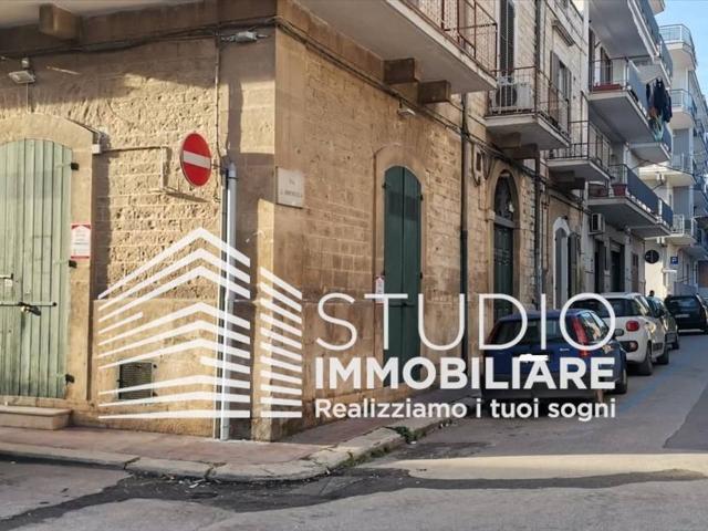 Locale commerciale in affitto a Ruvo Di Puglia