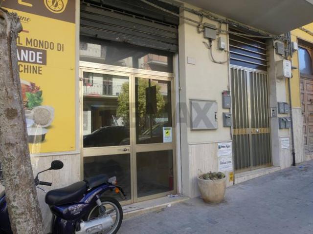 Locale Commerciale in affitto a Ragusa, Beddio