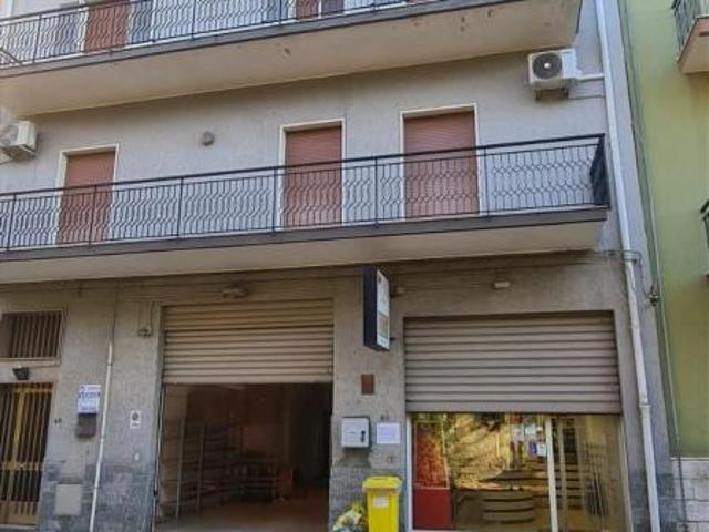 Locale commerciale in affitto a Reggio Calabria