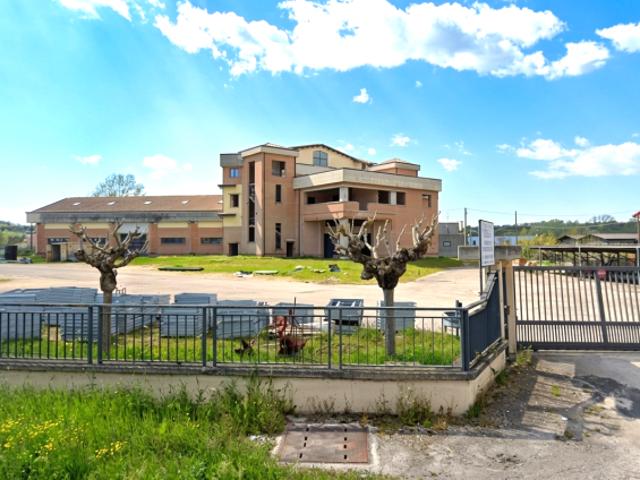 Locale commerciale in affitto a Ripi