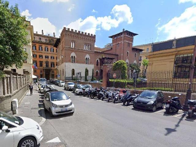 LOCALE COMMERCIALE in AFFITTO a ROMA CENTRO STORICO