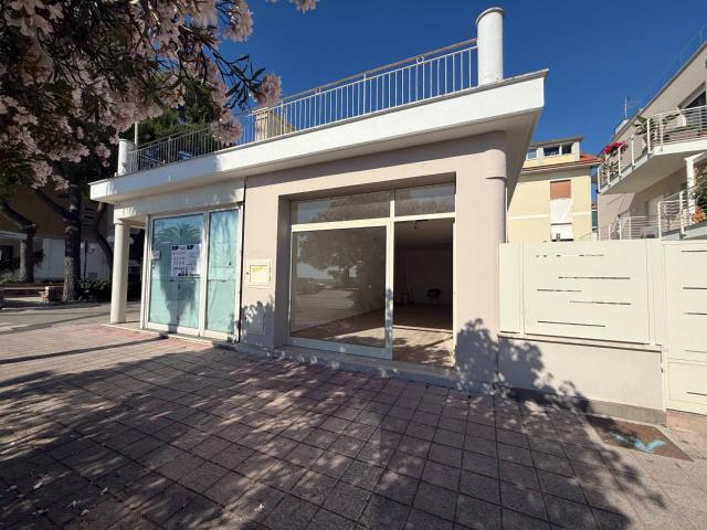 Locale commerciale in affitto a San Benedetto del Tronto