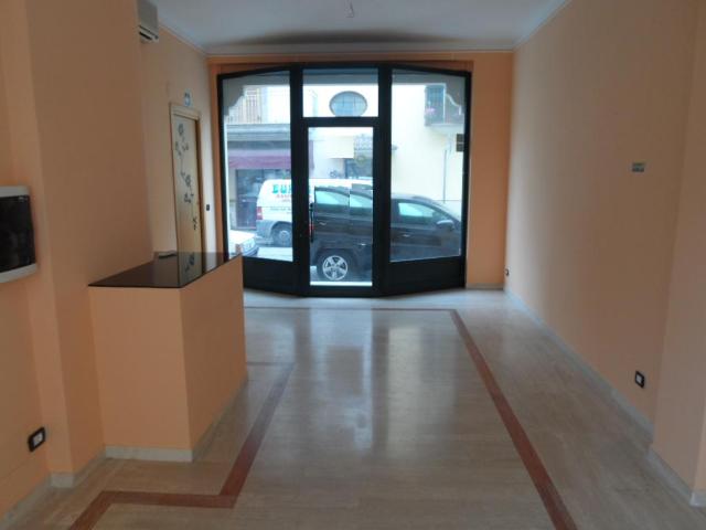 Locale commerciale in affitto a San Benedetto del Tronto, Centro