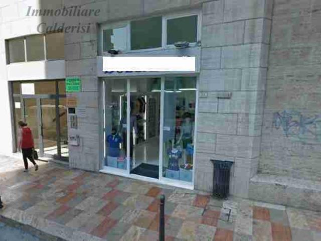 Locale commerciale in affitto a San Benedetto del Tronto, Centro