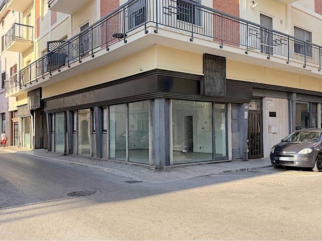 Locale Commerciale in affitto a San Benedetto del Tronto, Centralissima