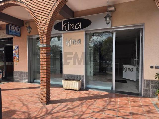 Locale Commerciale in affitto a San Giovanni la Punta