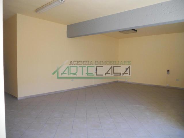 Locale commerciale in affitto a San Giuliano Terme