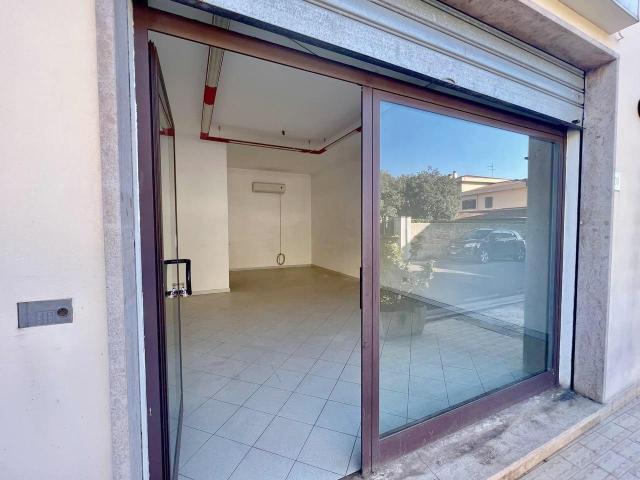 Locale commerciale in affitto a San Giuliano Terme