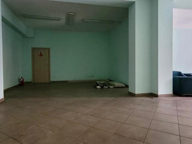 Locale commerciale in affitto a San Giuliano Terme