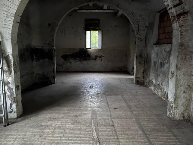 Locale commerciale in affitto a San Giuliano Terme
