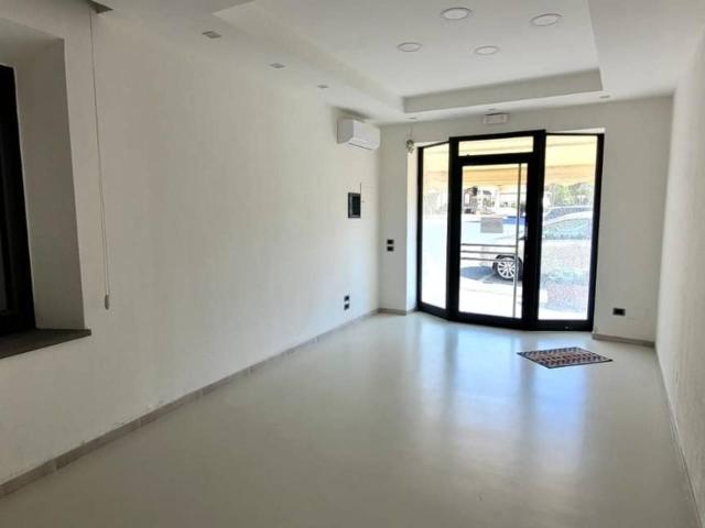 Locale commerciale in affitto a San Giuliano Terme