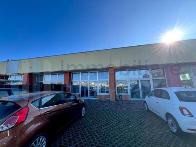 Locale commerciale in affitto a Sant'Agata Bolognese