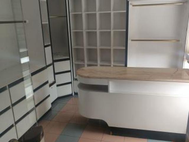 Locale commerciale in affitto a Sarzana