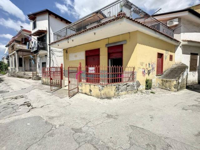 Locale commerciale in affitto a Somma Vesuviana