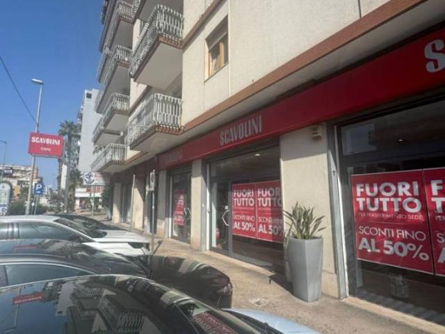 Locale commerciale in affitto a Taranto