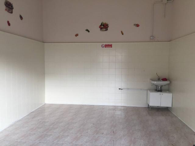 Locale commerciale in affitto a Telese Terme