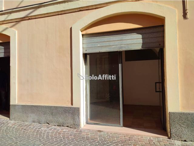 Locale commerciale in affitto a Teramo, Centro