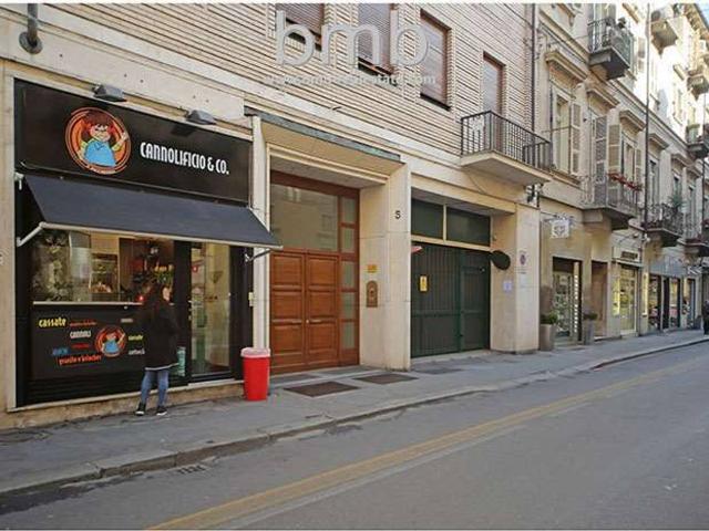 Locale commerciale in affitto a Torino