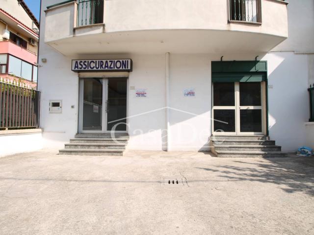 Locale commerciale in affitto a Trentola Ducenta