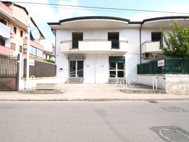 Locale commerciale in affitto a Trentola Ducenta