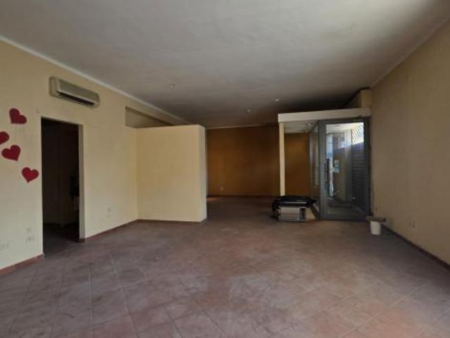 Locale commerciale in affitto a Vezzano Ligure